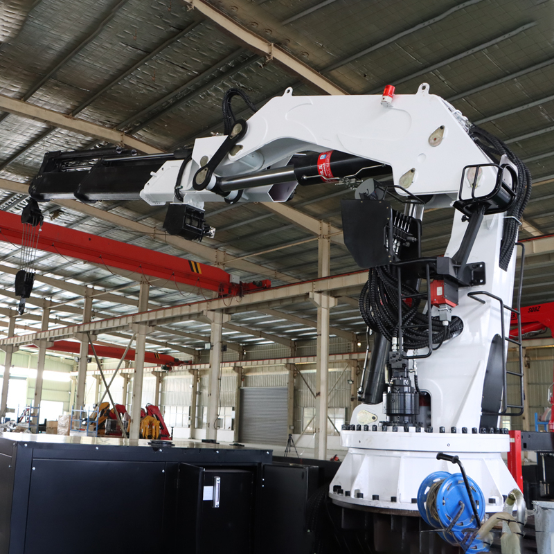 Grue marine à flèche articulée de 25 tonnes