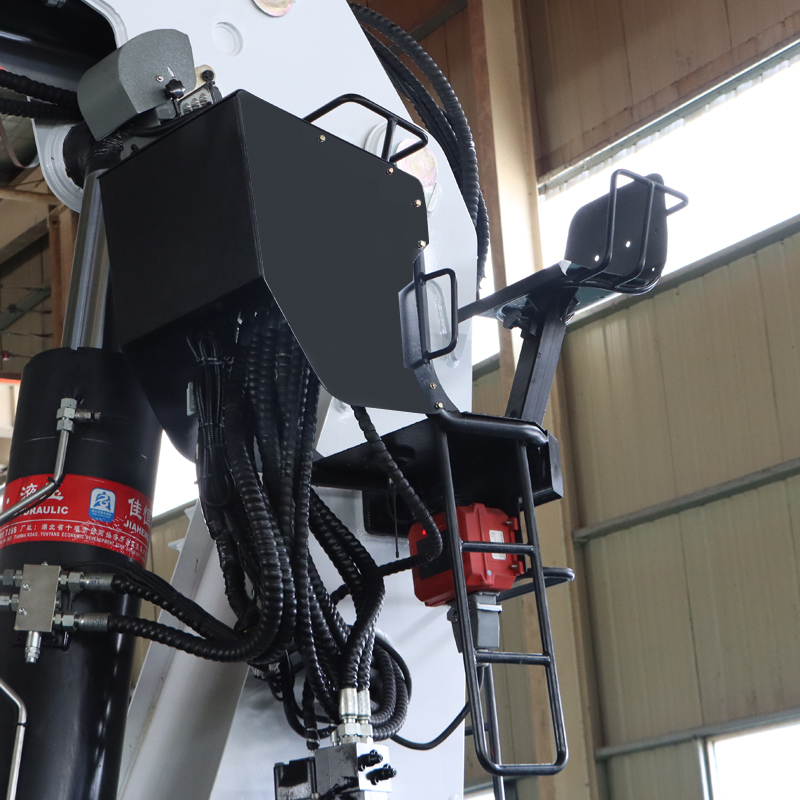 Grue marine à flèche articulée de 25 tonnes