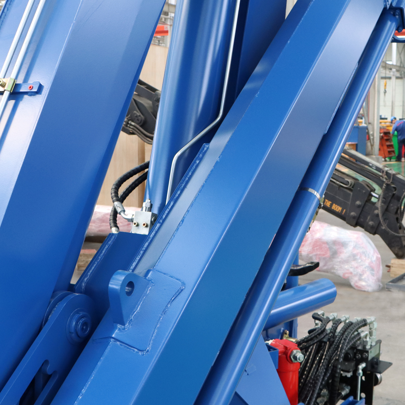 Grue montée sur camion à flèche articulée de 5 tonnes