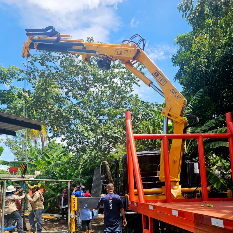 Grue montée sur camion à flèche articulée de 6,3 tonnes