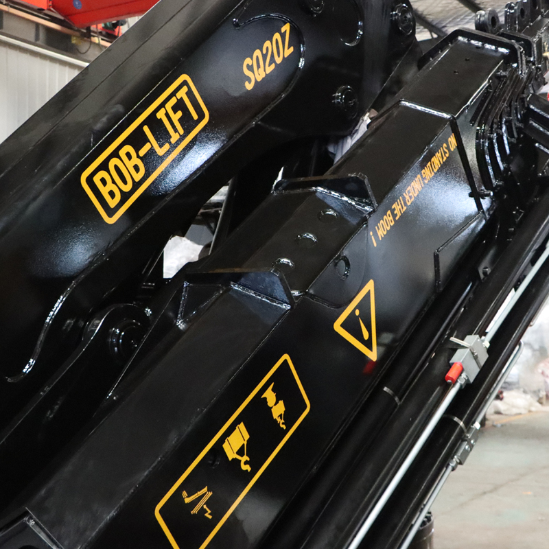 Grue montée sur camion à flèche articulée de 20 tonnes