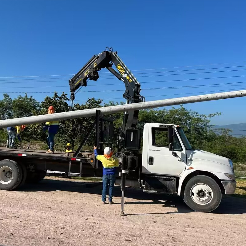 Grue montée sur camion à flèche articulée de 6,3 tonnes