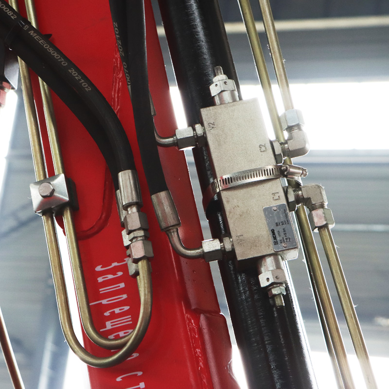 Grue de ramassage de 800 kg avec stabilisateurs