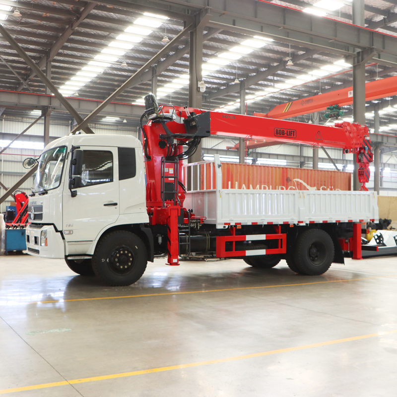 Grue montée sur camion à flèche télescopique de 10 tonnes