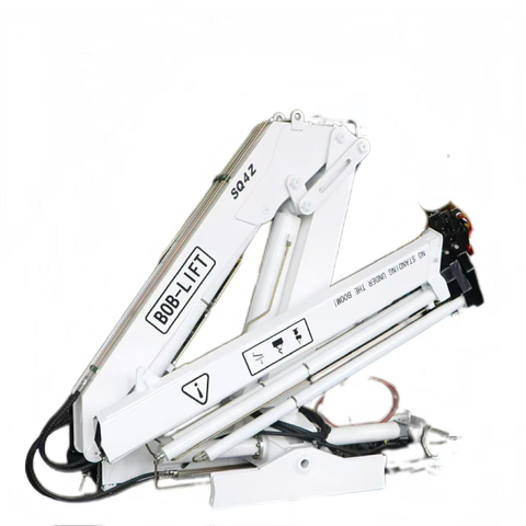 Grue montée sur camion à flèche articulée de 4 tonnes