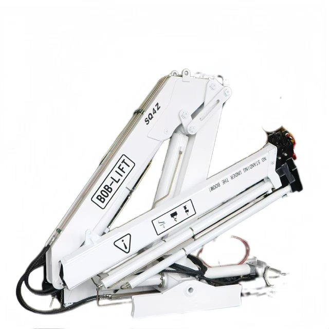 Grue montée sur camion à flèche articulée de 4 tonnes