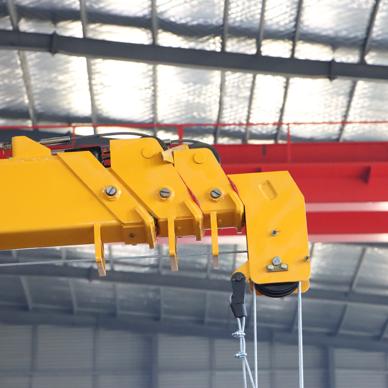 Grue montée sur camion à flèche télescopique de 4 tonnes