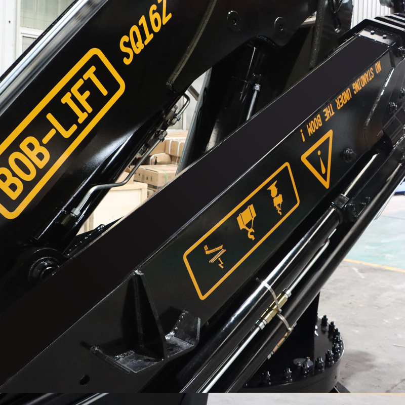 Grue marine à flèche articulée de 16 tonnes