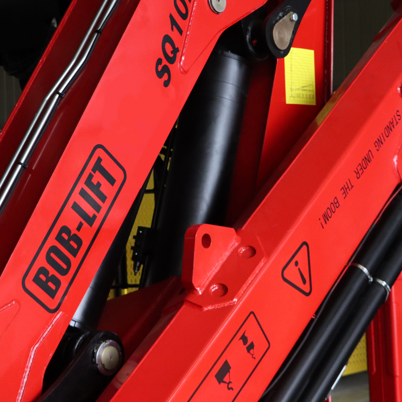 Grue montée sur camion à flèche articulée de 10 tonnes