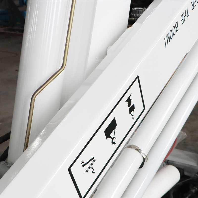 Grue montée sur camion à flèche articulée de 4 tonnes