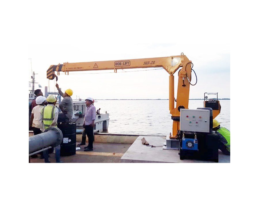 bob-lift-3-2-ton-telescopique-marine-grue-sur-le-pont.jpg